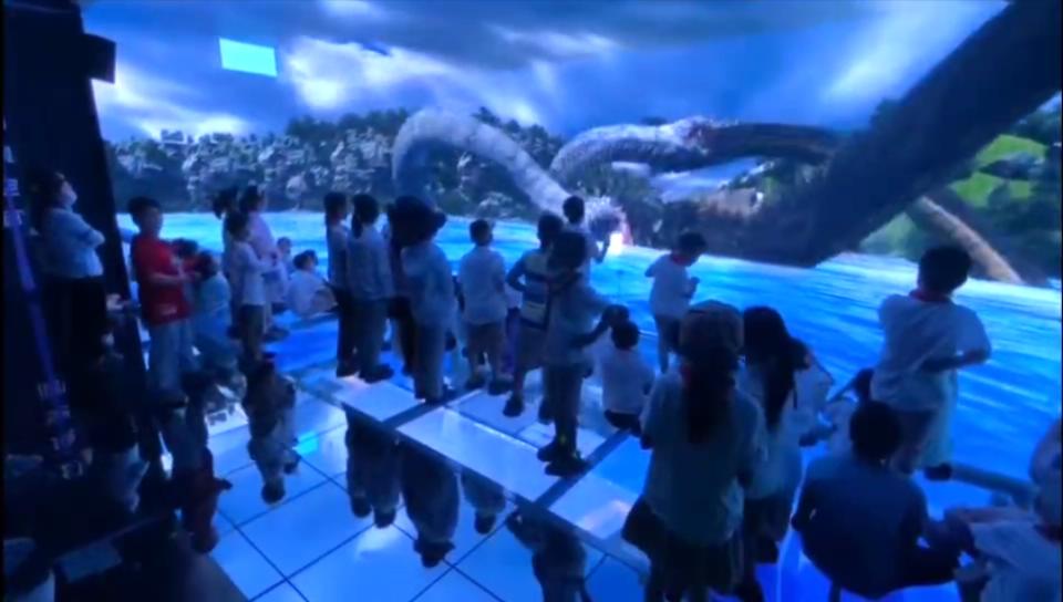 裸眼3D五折幕